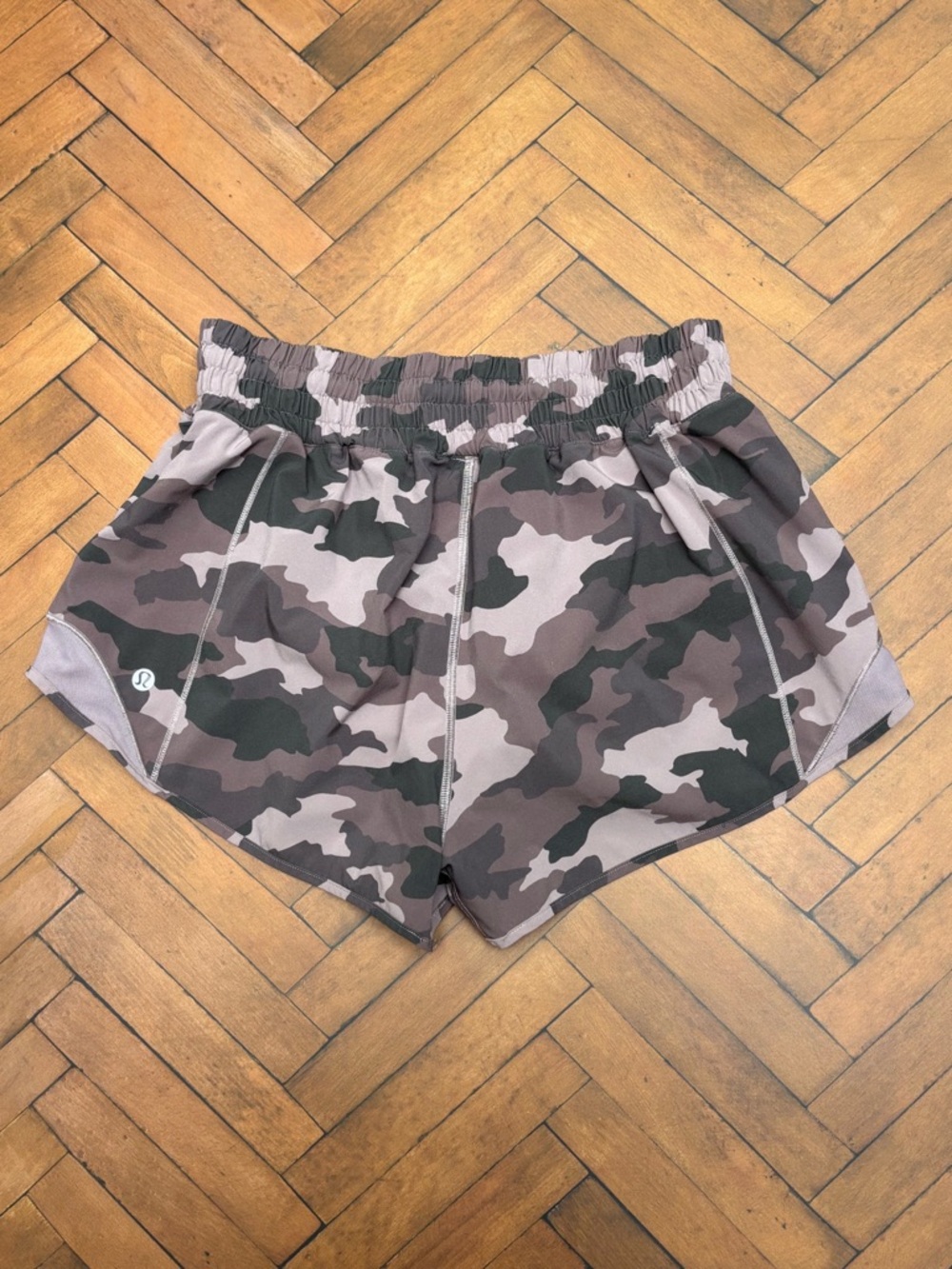 Lululemon Hotty Hot High Rise Shorts 2.5" In Heritage 365 Camo Misty Mauve Sz 8